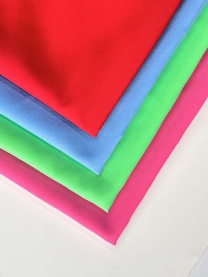 100% recyceltes Polyester Twill gebürstet Pfirsich Haut Strandhosen Jacke Stoff